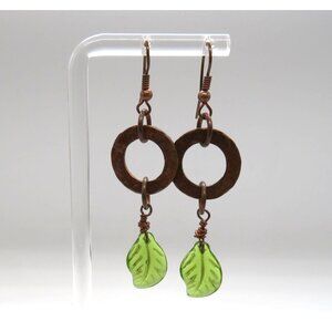 Handcrafted Earrings Hammered Copper Circle‎ Green Leaf Lucite Dangle Pierced